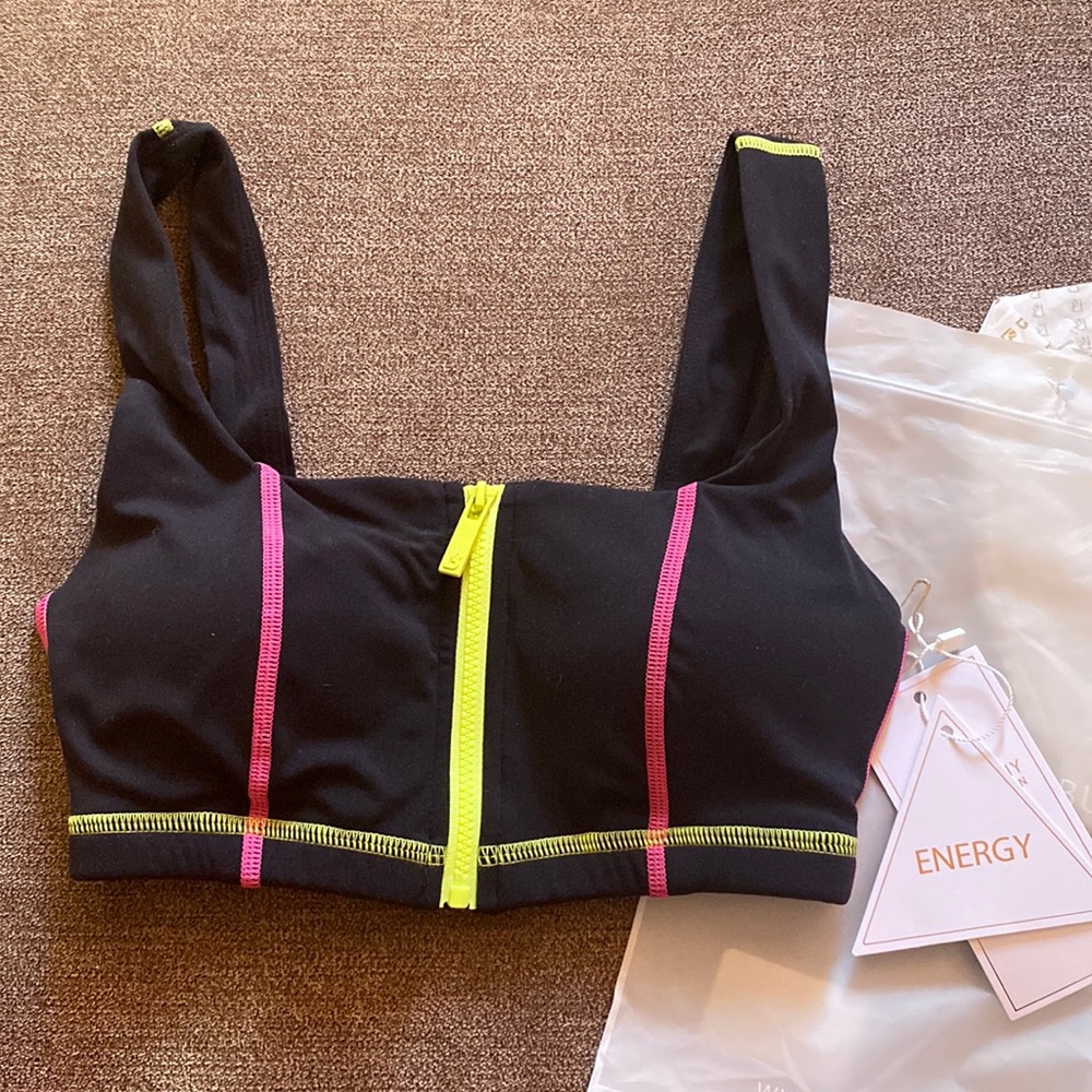 BuffBunny Dive Zip Sports Bra (NWT)